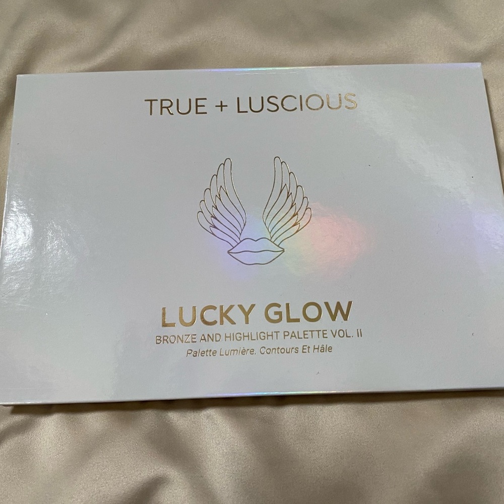 True and Luscious Lucky Glow Palette.
